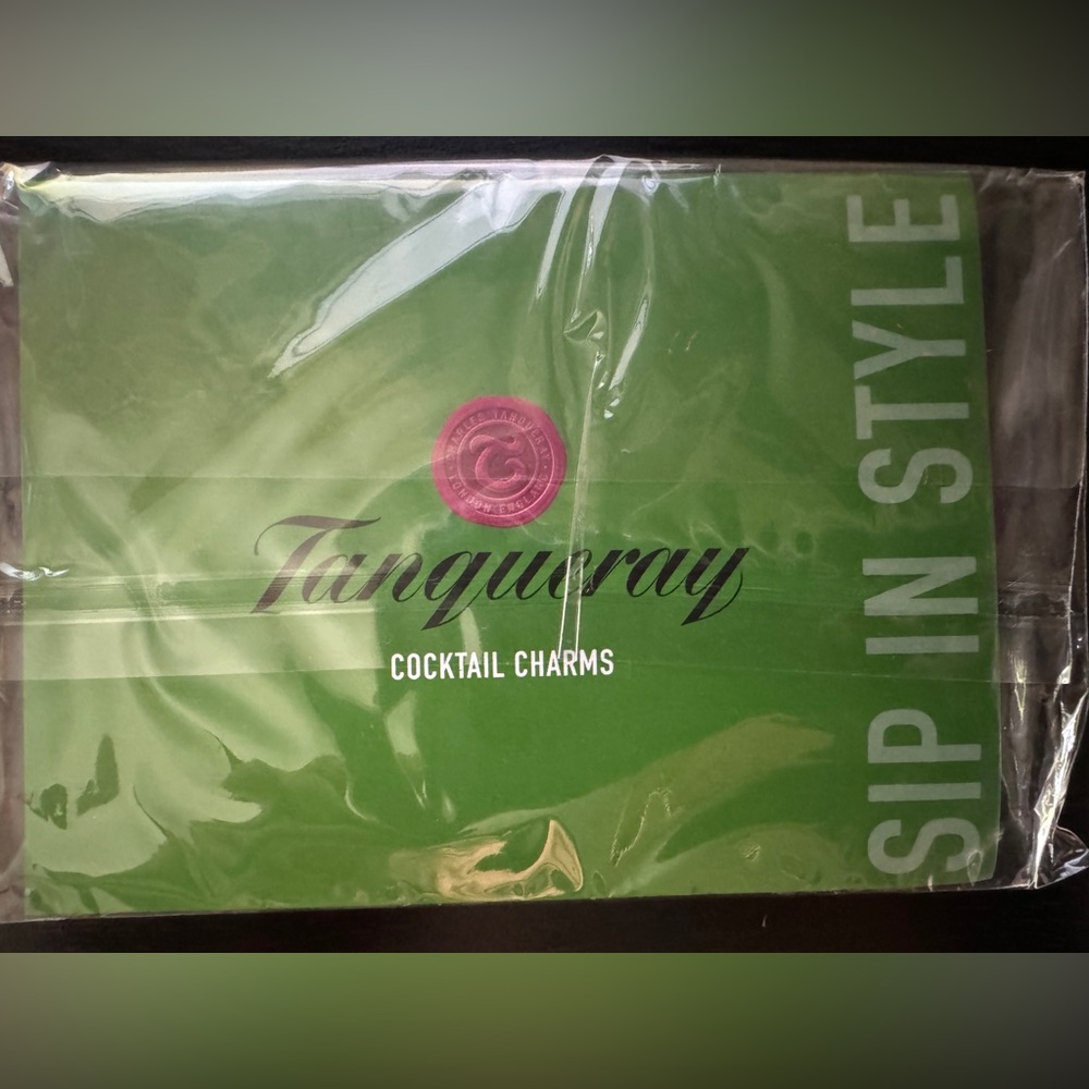 🍸NWT! Tanqueray Cocktail Charm Set - Picture 7 of 11